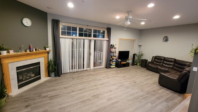 living room - 5034 Fountain Ln N