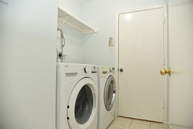 Building Photo - 10406 Sutter Glen Ln