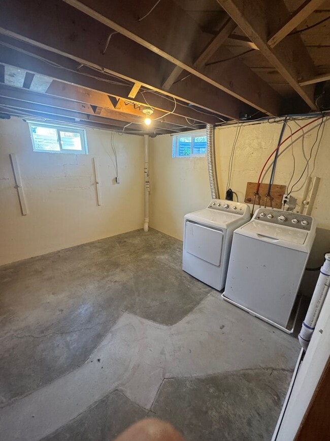 Building Photo - 3-Bedroom Home in Akron