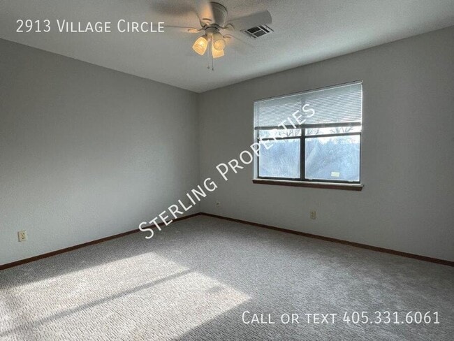 Building Photo - 2913 Village Cir