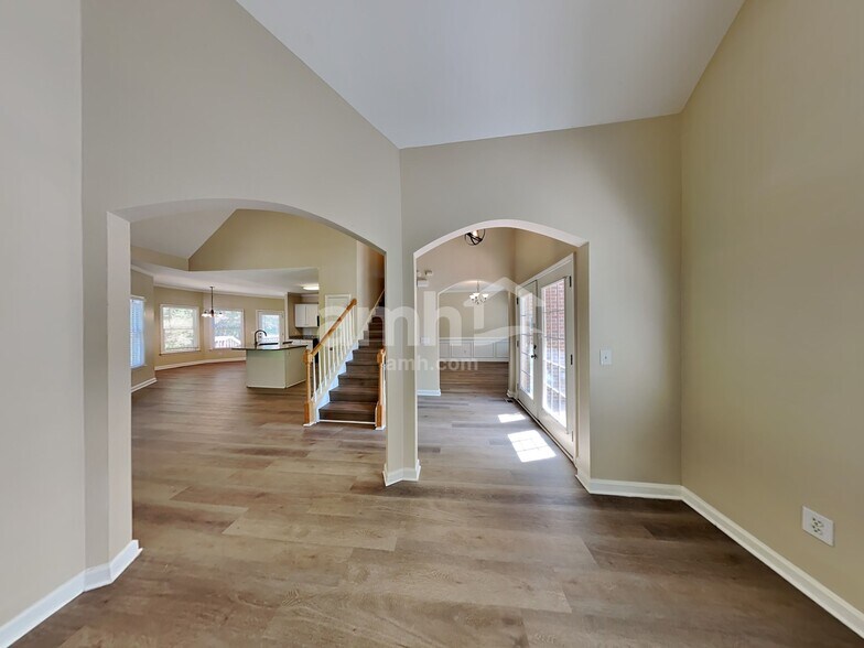 Building Photo - 513 Autumn Walk