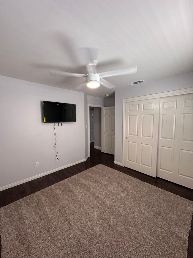 Building Photo - 5302 Doble Aguila Way