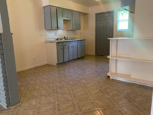 Building Photo - 5440 Makeig St Houston, TX 77026