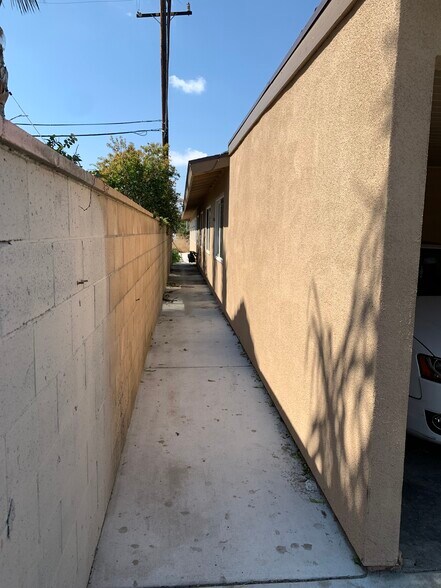 BACK OF UNITS, NO GARDEN, NO PATIO - 426 N Parkside Dr