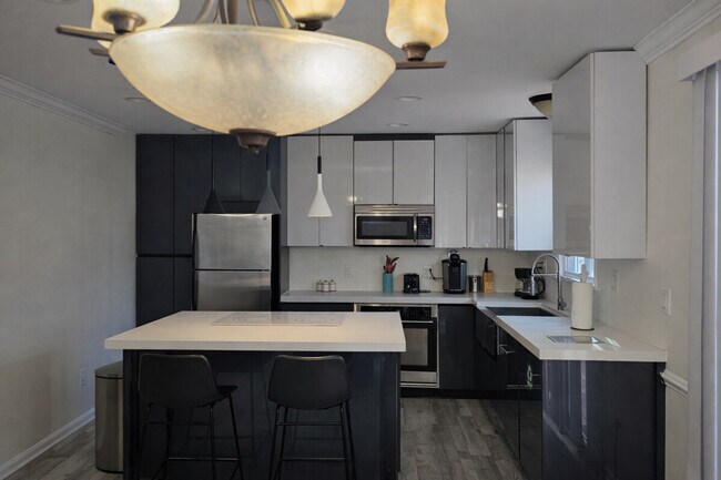 Building Photo - 321 Senate Ct