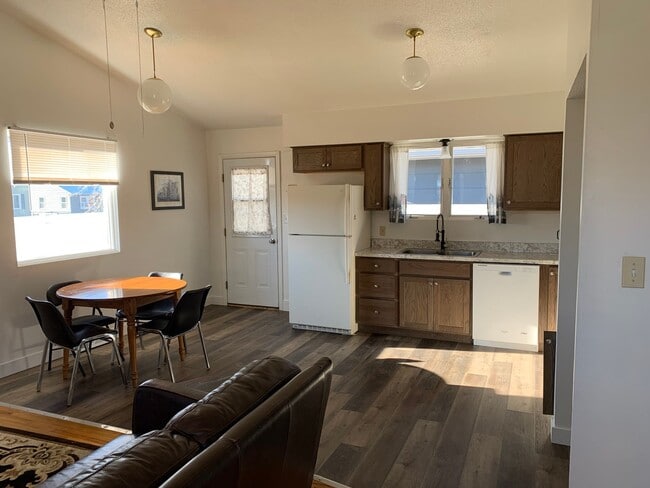 Building Photo - Northwestern DuPlex