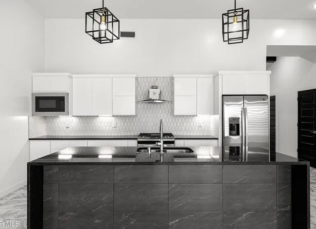 Building Photo - 13256 Coldham St