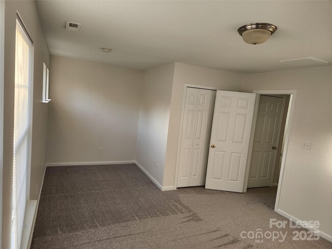 Building Photo - 15258 Crossing Gate Dr