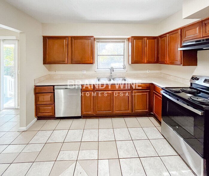 Building Photo - 930 Jorick Ct W