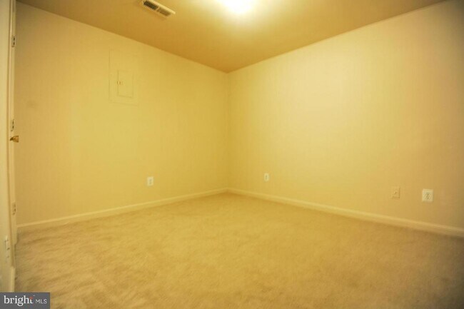 Building Photo - 128 Sulgrave Ct