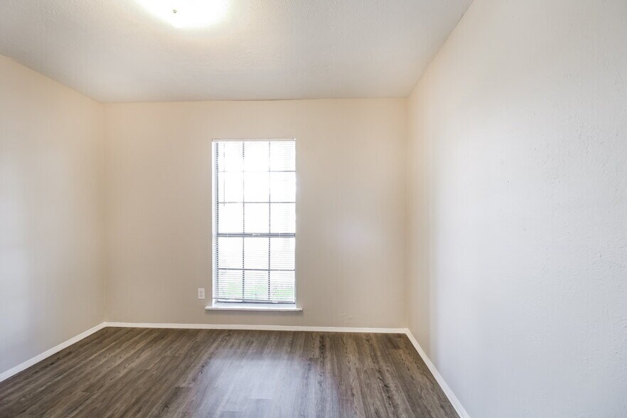 Building Photo - 5011 Ridge Manor Dr