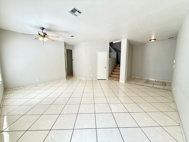 Building Photo - Amazing Peccole Ranch Home 4 beds & Pool