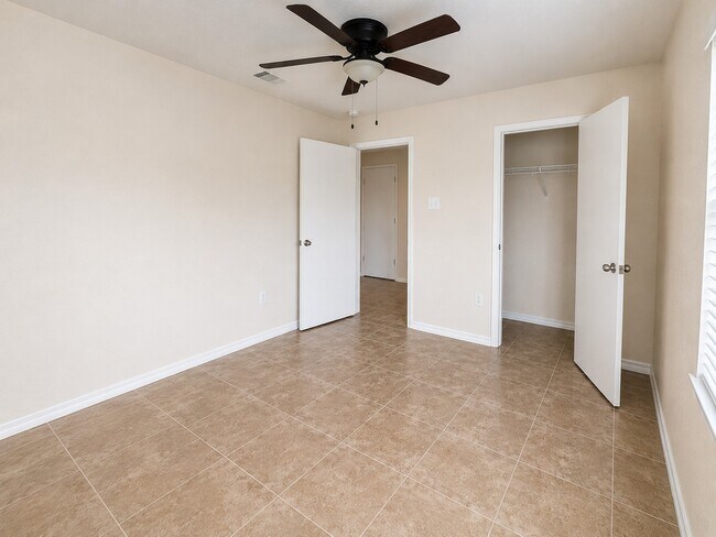 Building Photo - 1518 Perennial Ln