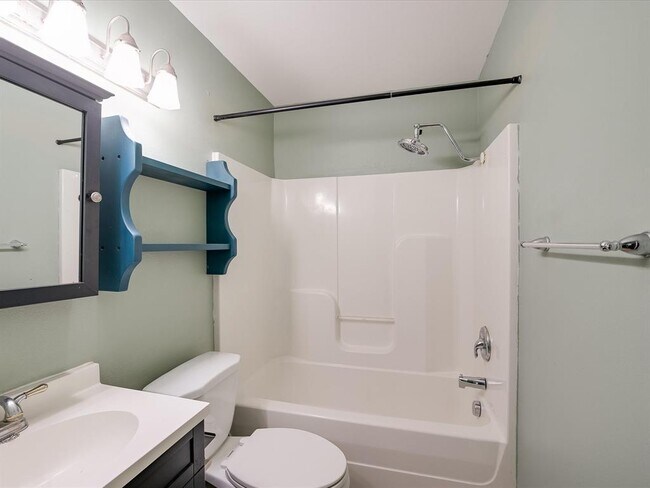 Building Photo - 5802 Blythewood Dr