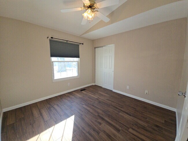 Building Photo - 4 Edam Ct