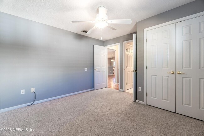 Building Photo - 1325 Fairway Village Dr