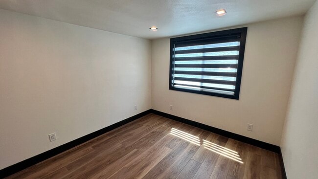 Building Photo - 39 S 275th Pl