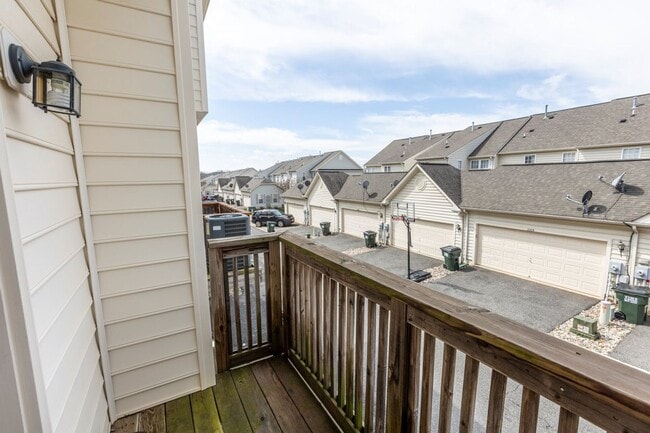 Building Photo - 2042 Lockwood Dr