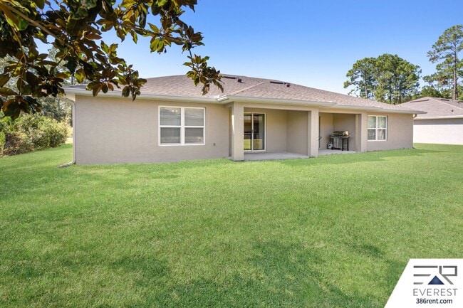 Building Photo - LIKE NEW 3/2/1 TOWNHOUSE IN BEAUTIFUL SEMINOLE WOODS