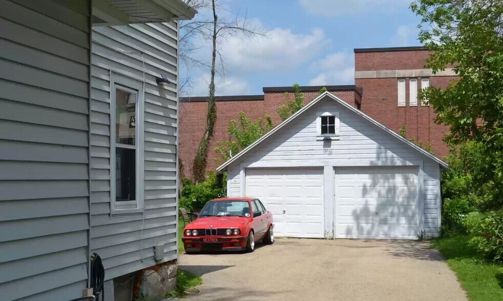 Building Photo - 430 E Franklin St