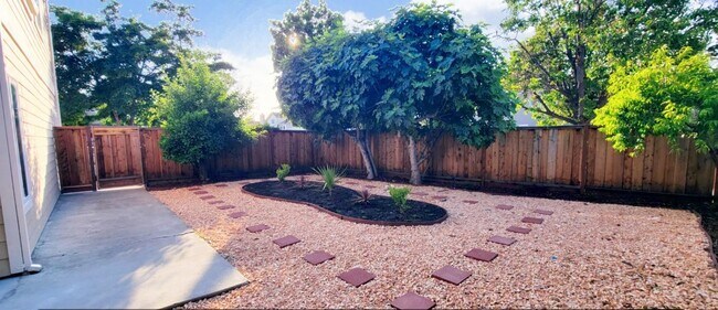 Building Photo - 1146 Rosebriar Way