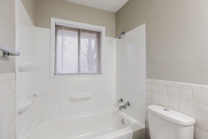 Building Photo - 907 N Yuma Ave