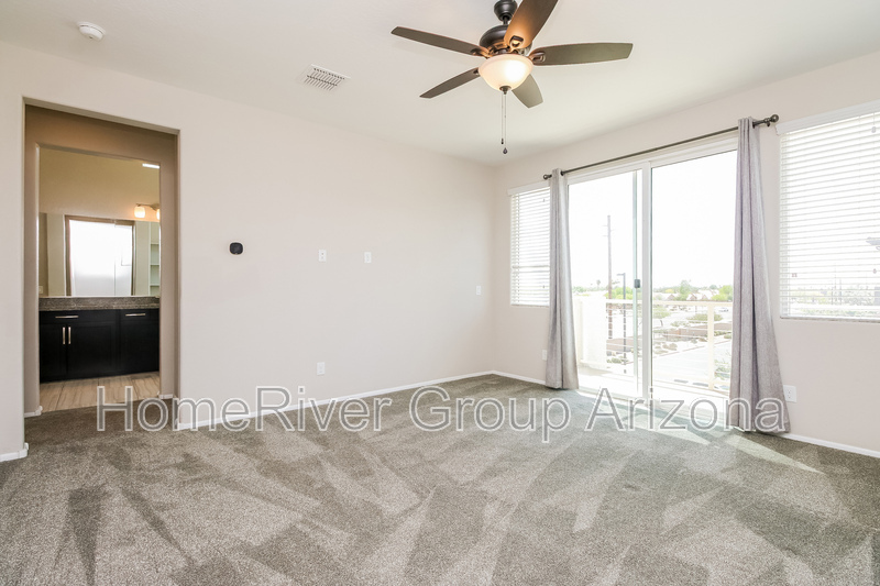 Building Photo - 7024 W Corona Dr