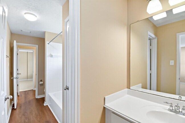 Building Photo - Beautifully Updated Home in Sugar Land’s S...