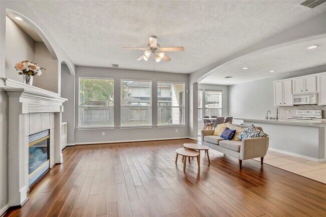Building Photo - 23 E Burberry Cir