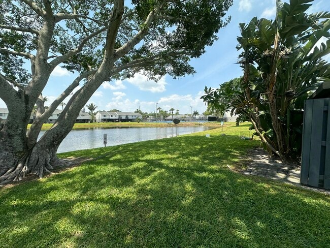 Building Photo - 2404 Seaside Dr