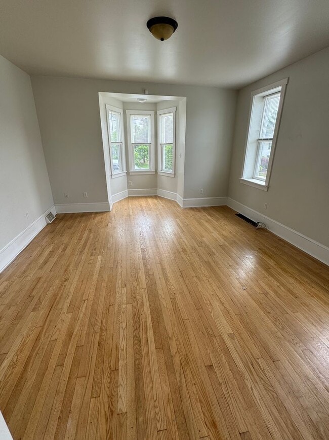 Building Photo - Lovely 5BD/2.5BA Twin in Downingtown Borough!