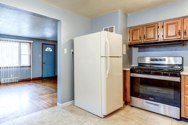 Building Photo - 3-Bedroom Home with Hardwood Floors & Fenced Yard in St. Louis