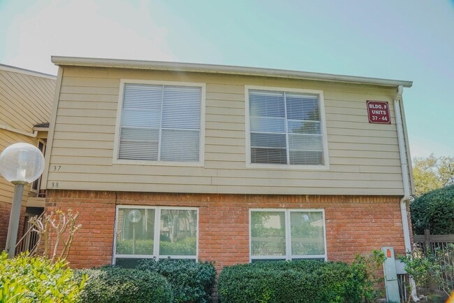 Building Photo - 5005 Georgi Ln