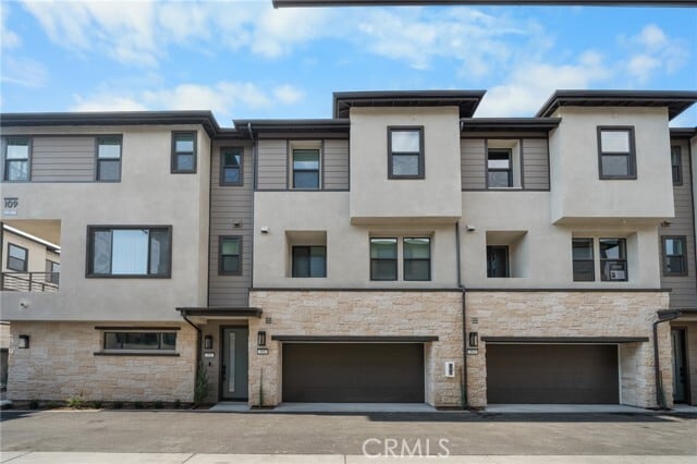 Building Photo - 109 S Laxore St