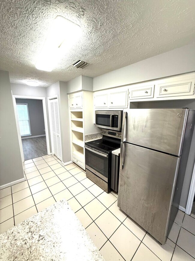 Building Photo - **3 Bed 2 Bath Located in Brentwood ** Cal...