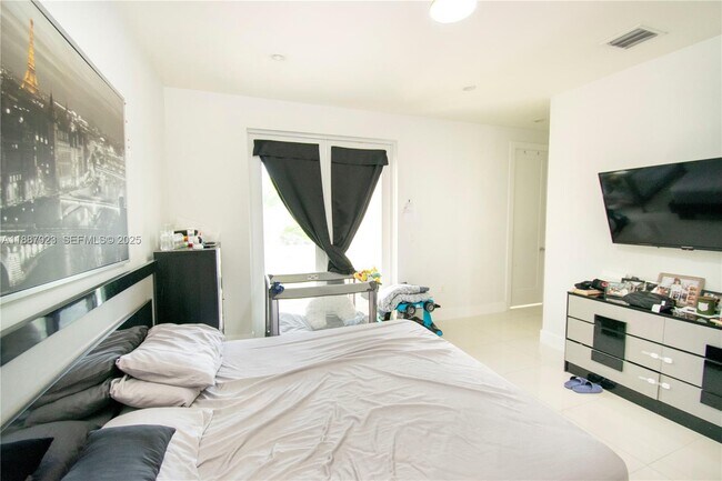 Building Photo - 6320 NW 104th Path