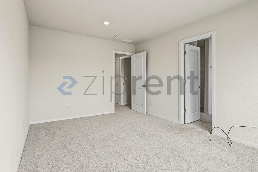 Building Photo - Unit