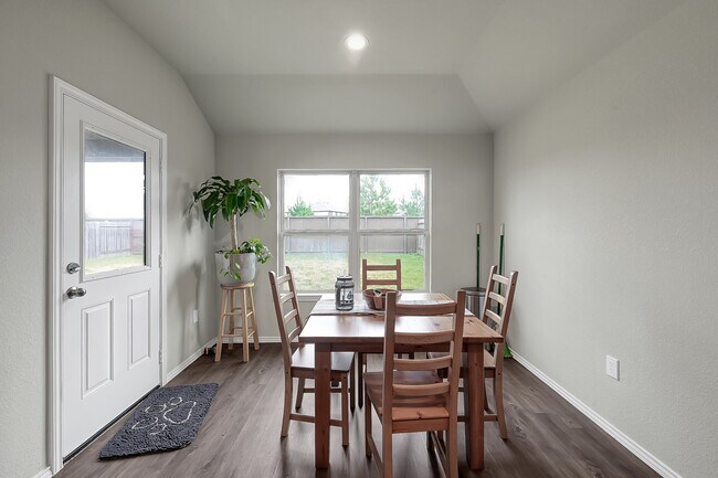 Building Photo - 15127 Willow Tree Ln