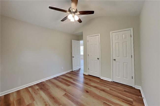 Building Photo - 1020 Sycamore Summit