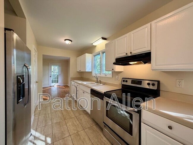 Building Photo - 92 Westover Dr