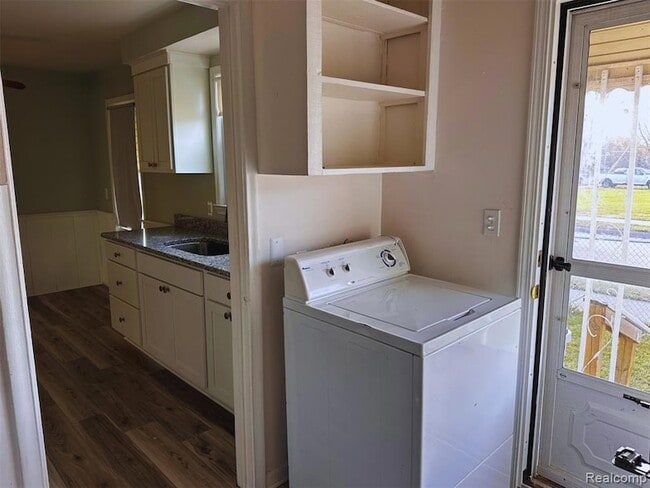 Building Photo - 110 Hamata Ave