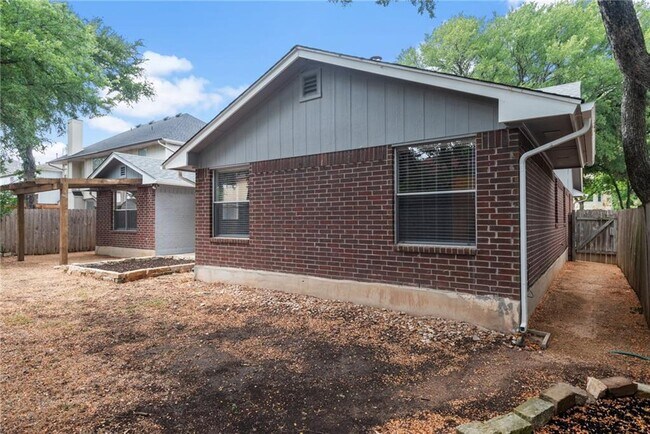 Building Photo - 1904 Dayflower Trce