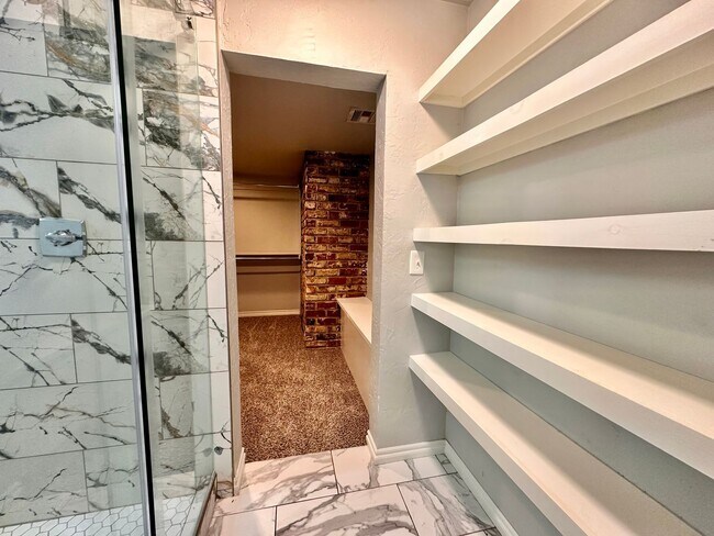 Building Photo - 3 Bed Home OKC - Move in Deposit-Free! (If Qualified)