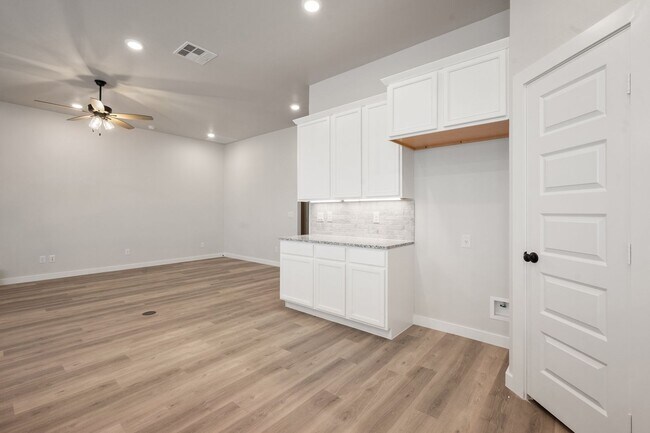 Building Photo - Pre leasing for July: 4-Bedrooms, 2-Bathroom
