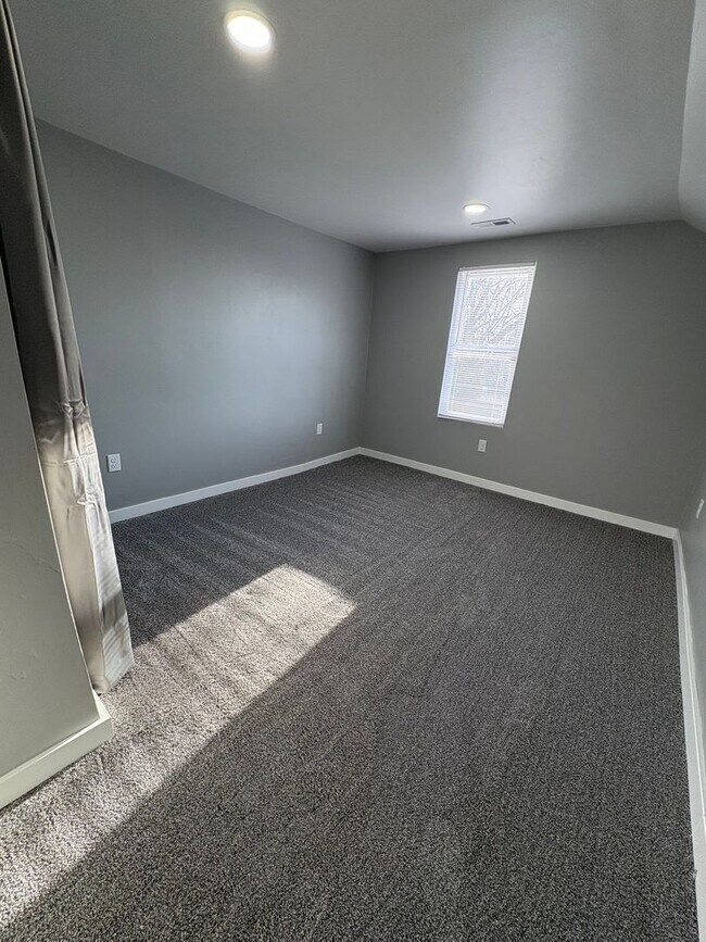 Building Photo - 315-317 Smith