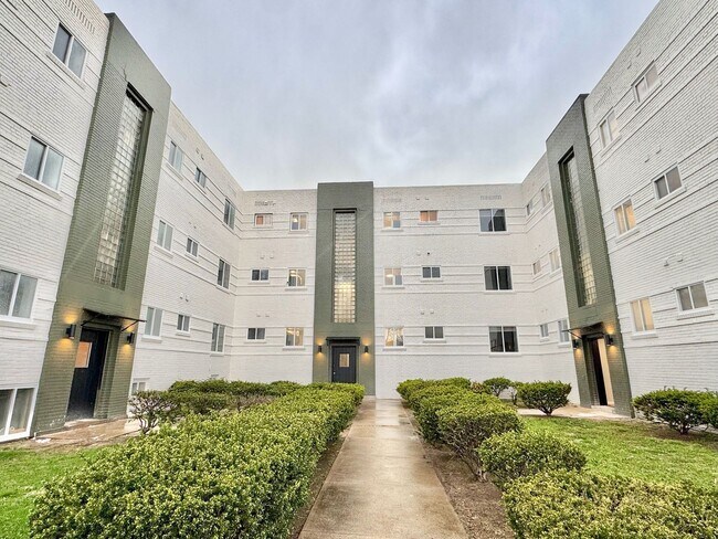 Building Photo - 2507 Hampton Ave
