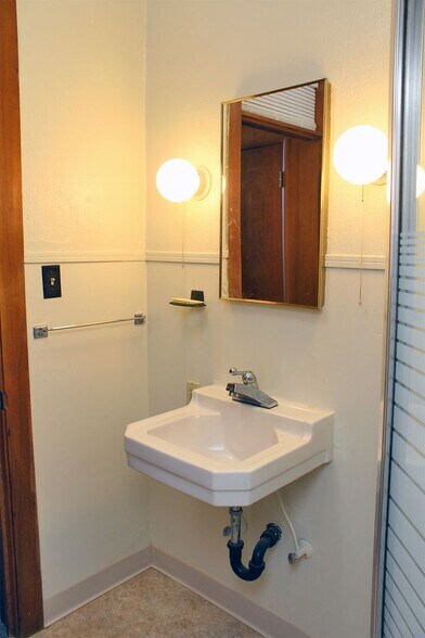 Building Photo - 12610 SW Farmington Rd