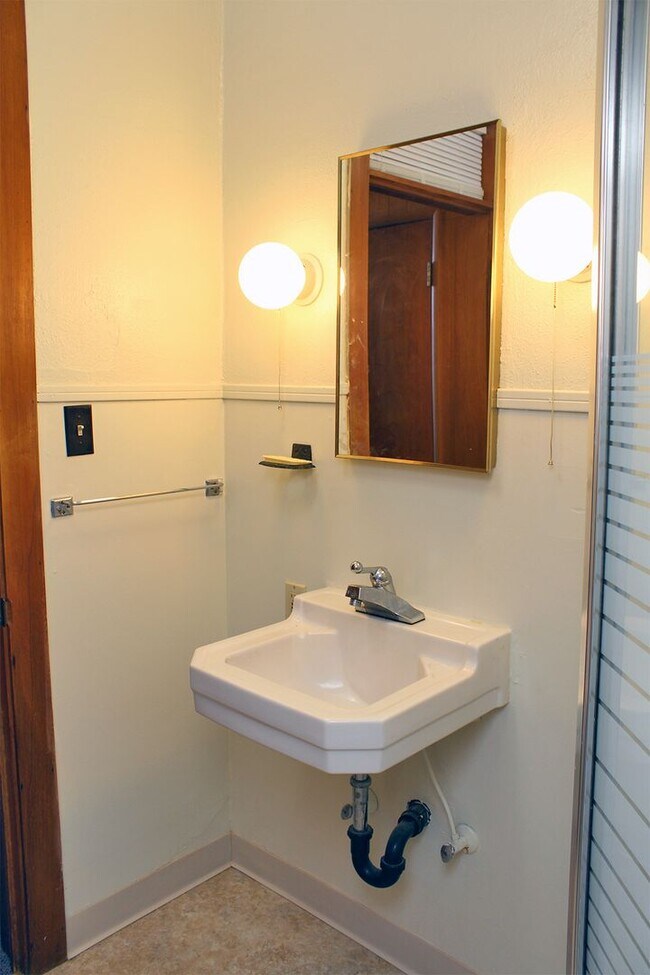 Building Photo - langent01