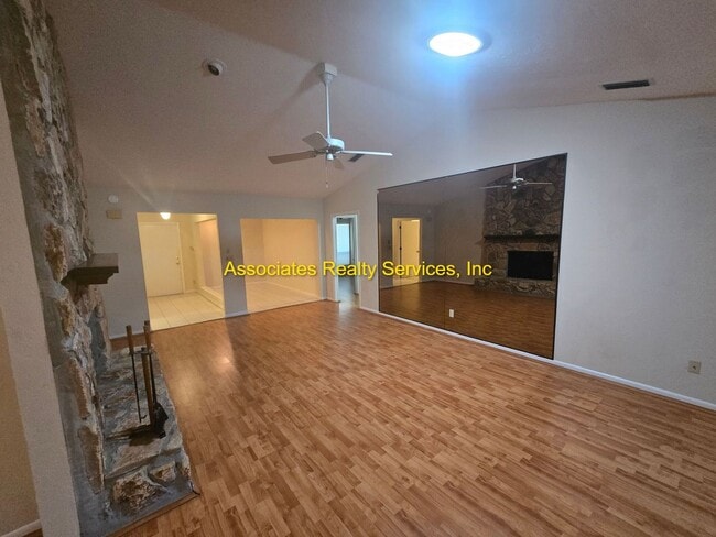Building Photo - Turkey Creek Condo- Three Bedroom, Two Bath 1840 sf