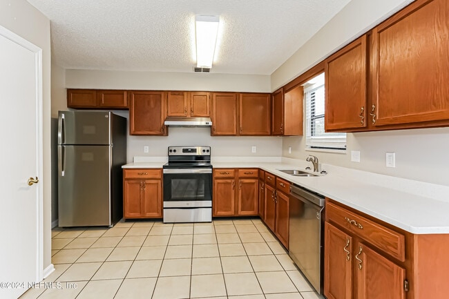 Building Photo - 12636 Misty Mountain Dr E